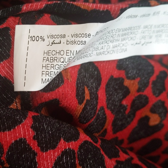 Zara Basic Black and Red Leopard Print Blouse w/ Draped Sleeves - Women's Medium - Picture 8 of 8